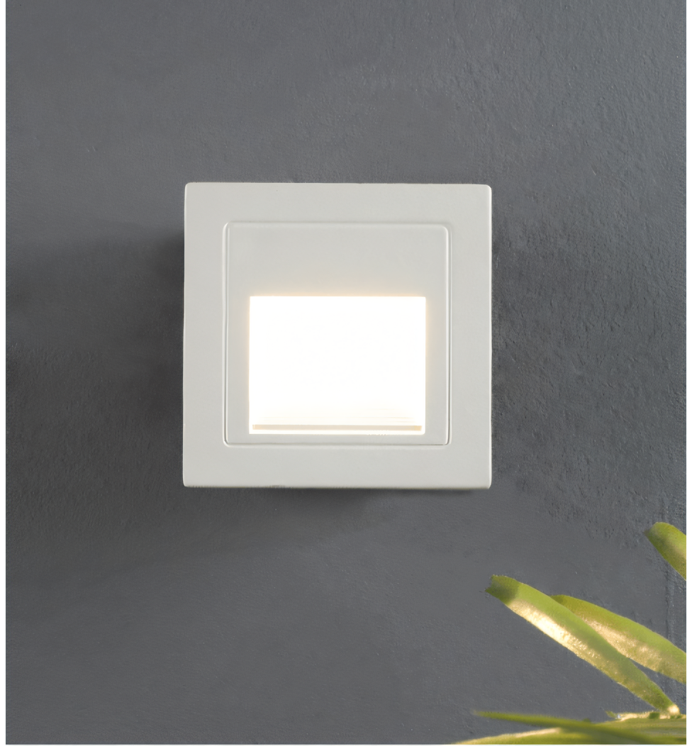 Elegant retaining wall accent light
