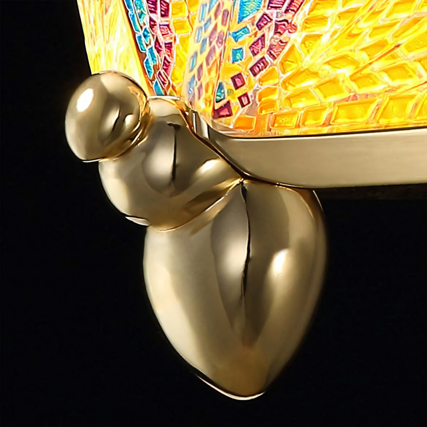 Breathtaking centerpiece for a Hanging Gardens-inspired setting