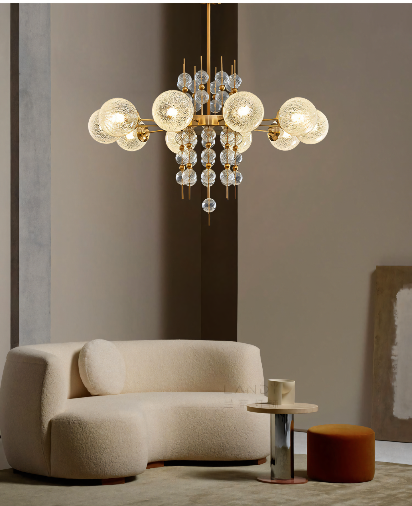 The 8 Light Metal Clear Glass Chandelier adds a touch of rustic elegance to a minimalist dining room. The chandelier's warm