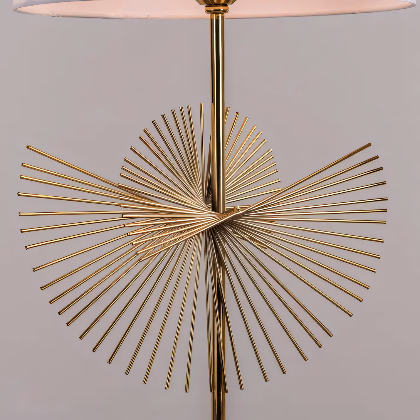 Sunflower-themed table lamp with intricate petal details