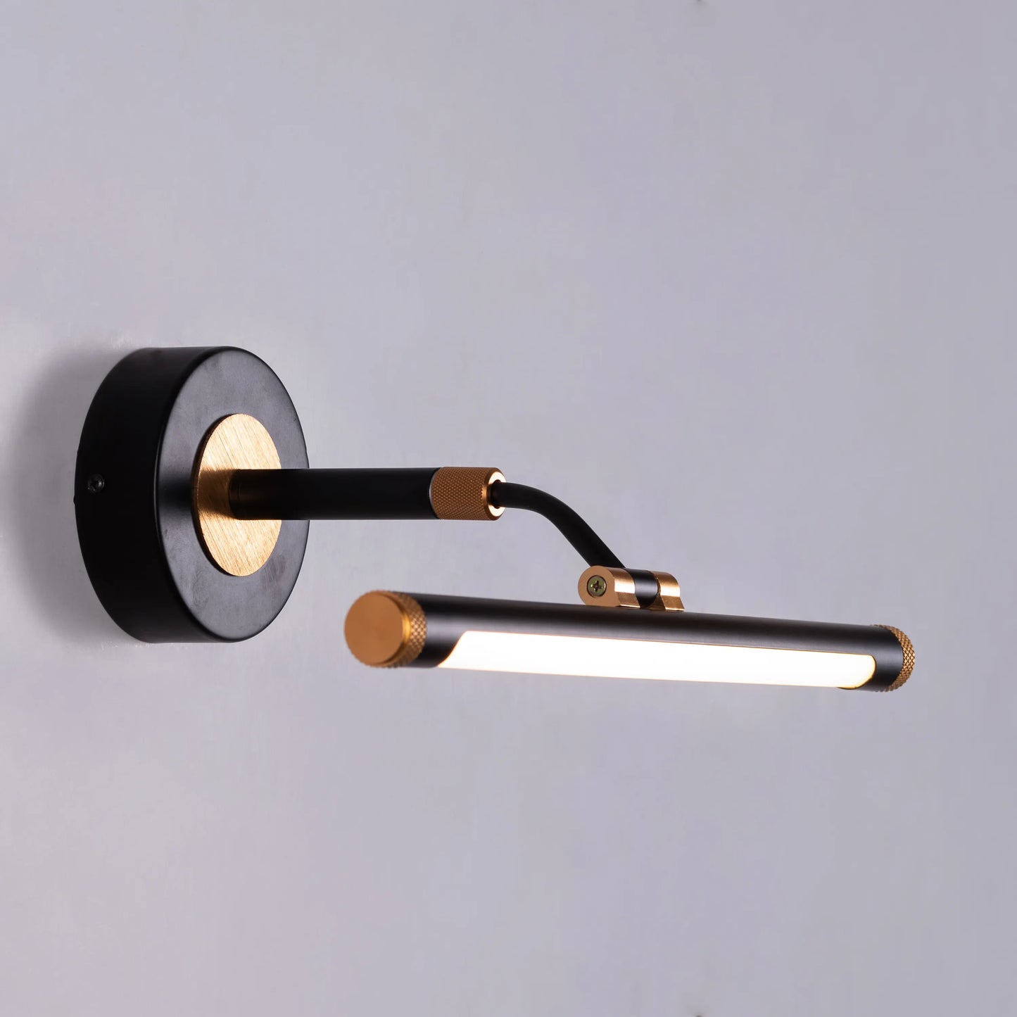 Superhit Picture Wall Light – elegant LED wall light designed to illuminate artwork and photographs with a sleek, adjustable arm, ideal for home or office décor.