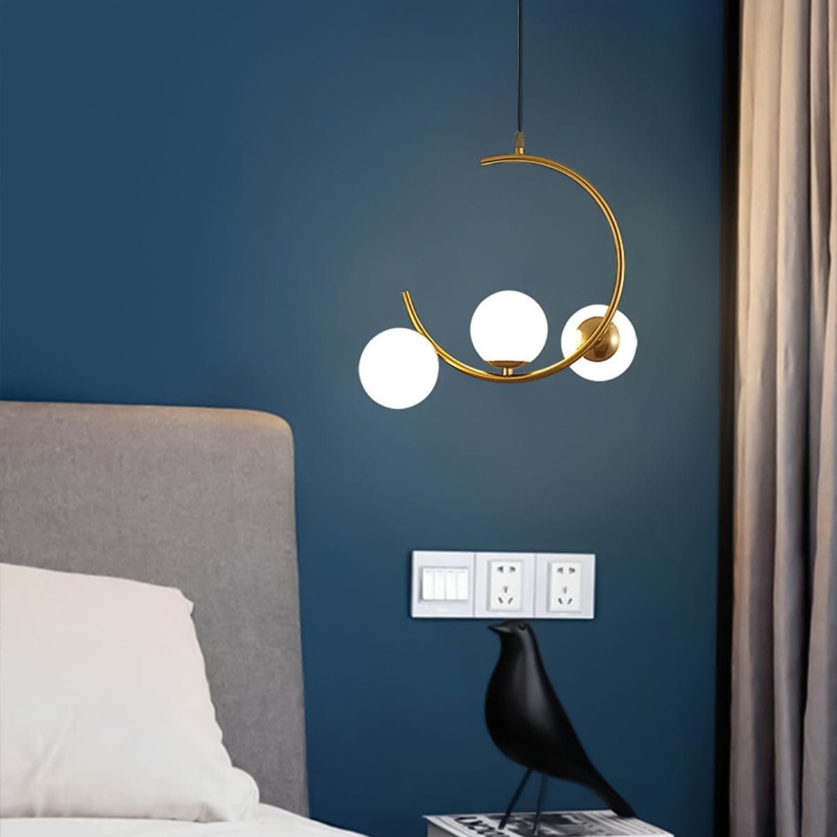 Adjustable Ceiling Chandelier: Customizable for various ceiling heights and rooms.