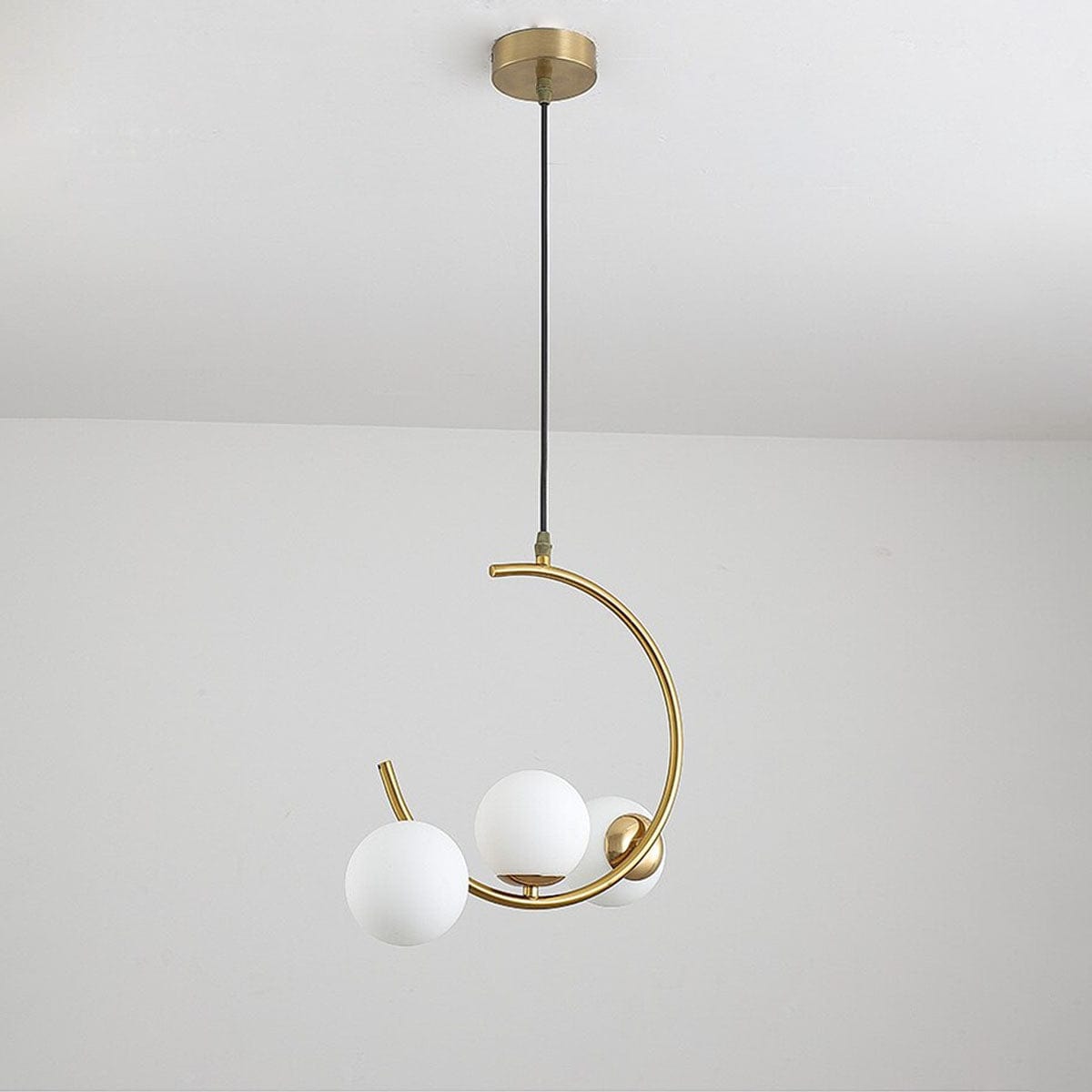 Stunning Mall Centerpiece: Captivating display for a luxurious shopping experience.