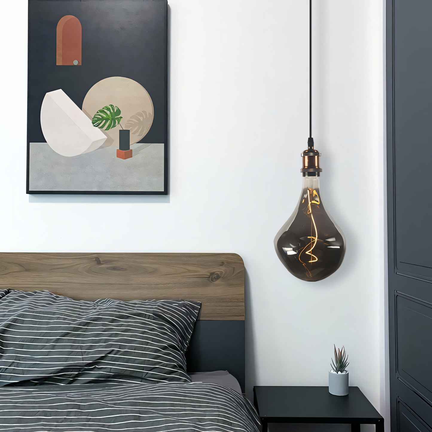 Chic and Modern Edison Chandelier Design