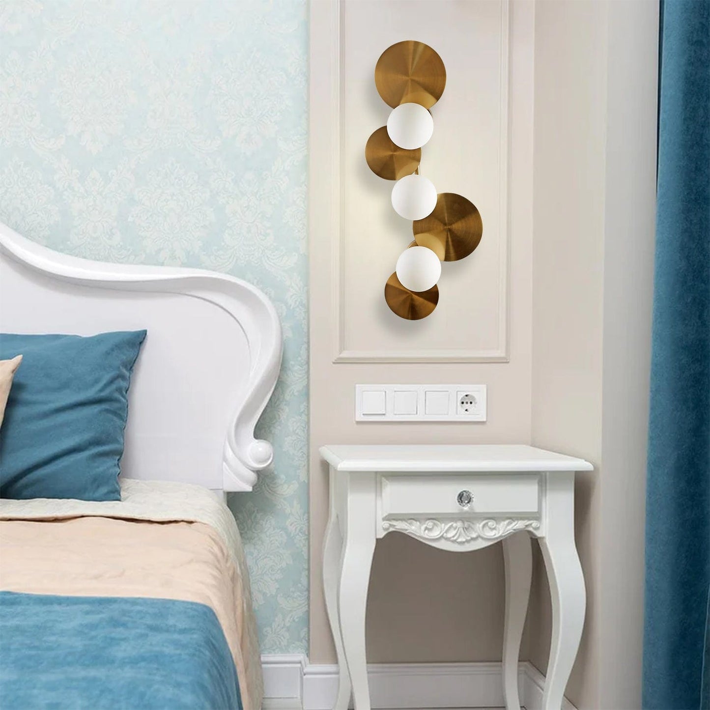 Golden Hue, Intricate Metalwork