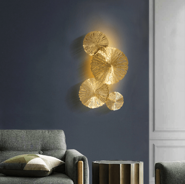 Golden Leaf Wall Light: Nature's Radiant Embrace