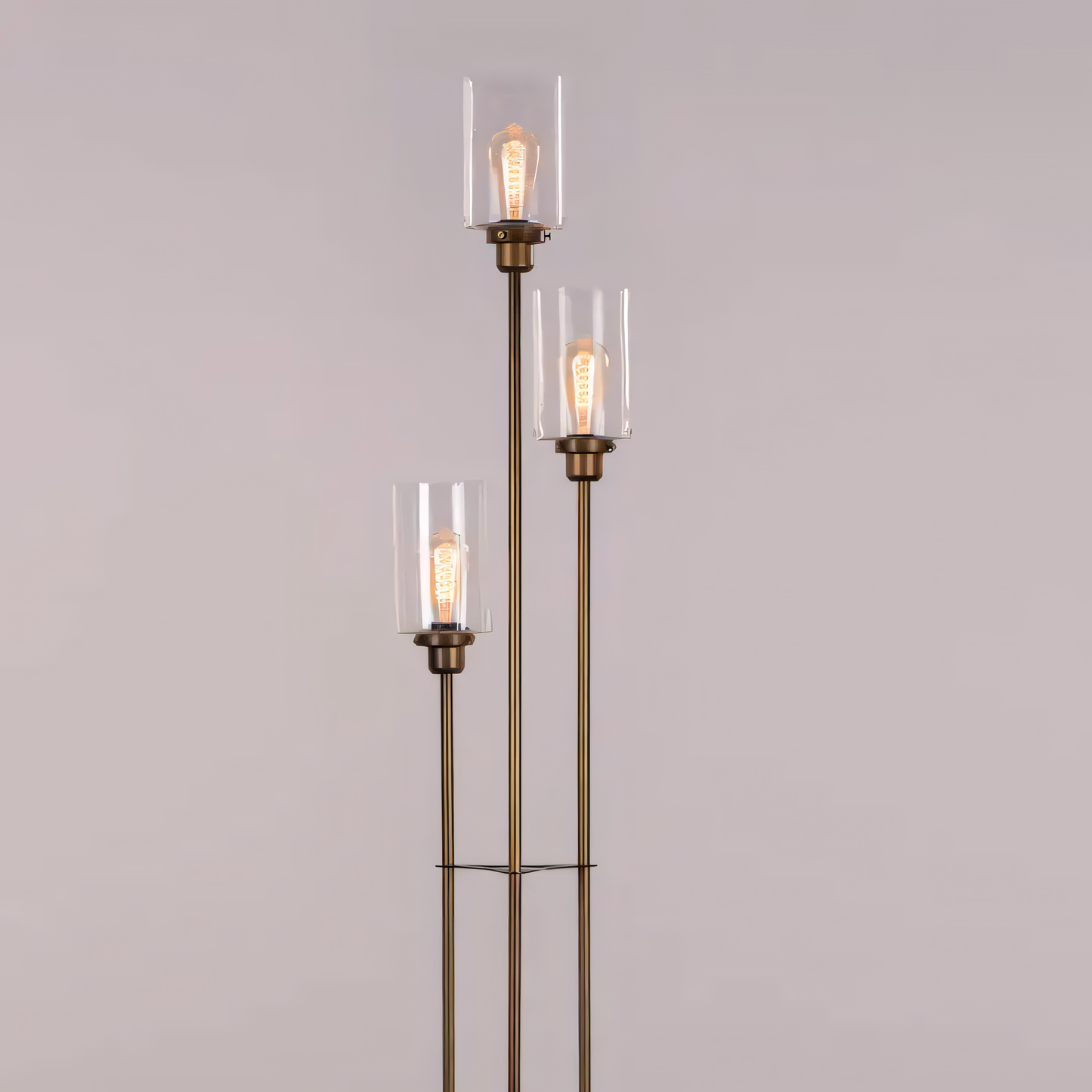 Versatile floor lamp that blends old and new design elements