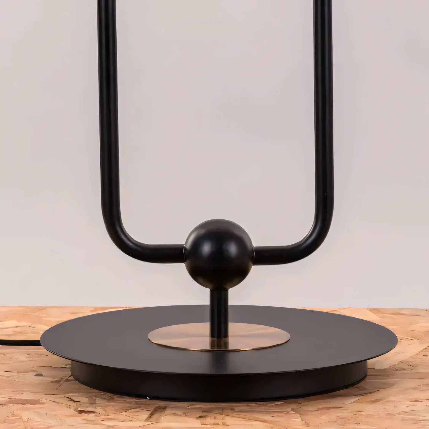 Captivating middle ring detail in the floor lamp