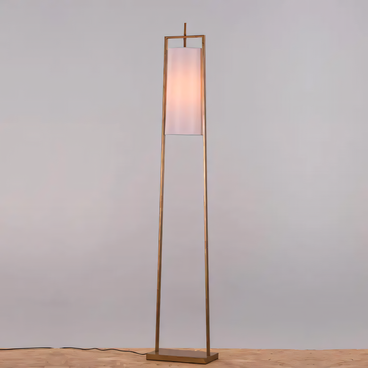 Elegant Metal Floor Lamp in a Warm, Golden Finish