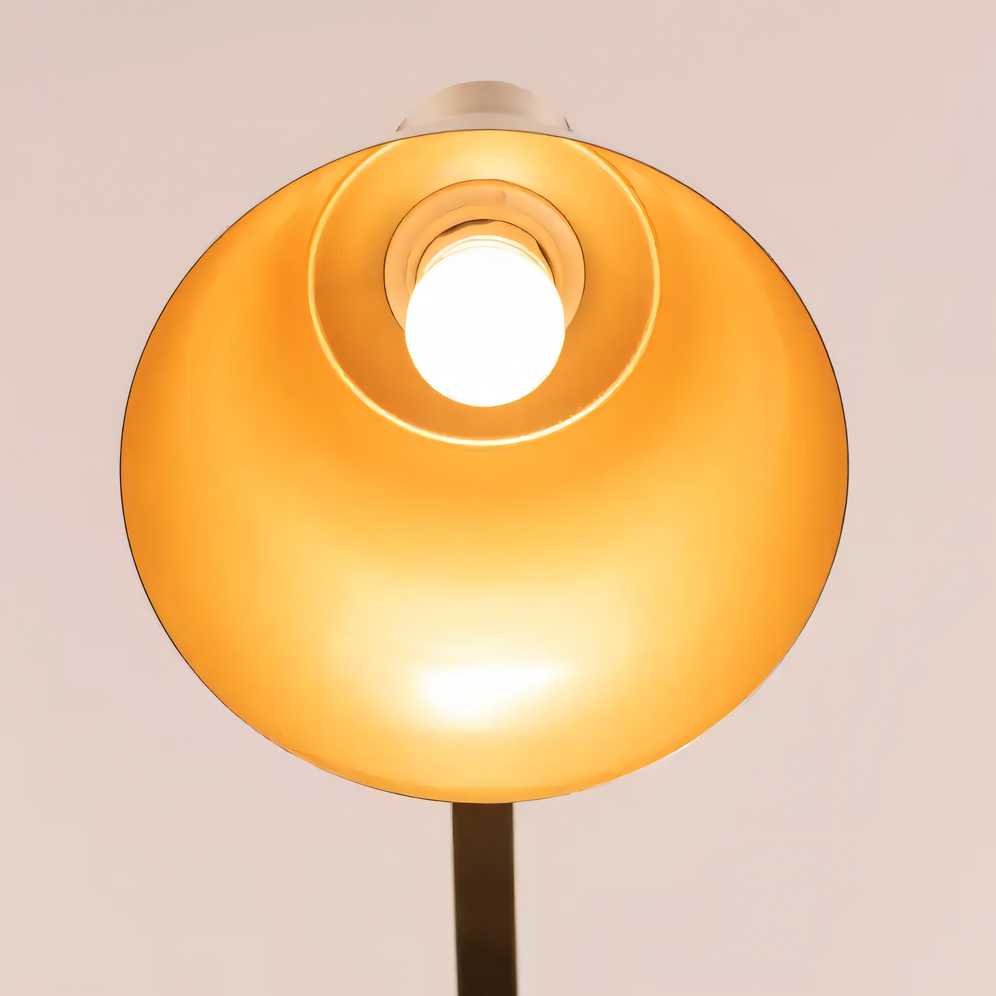 Timeless and sophisticated gold floor lamp with marble details