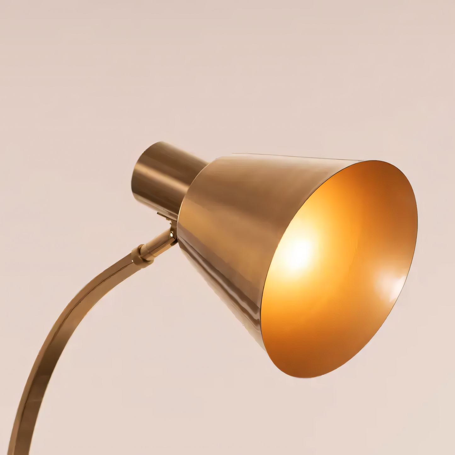 Magnificent floor lamp with golden finish and marble slabs