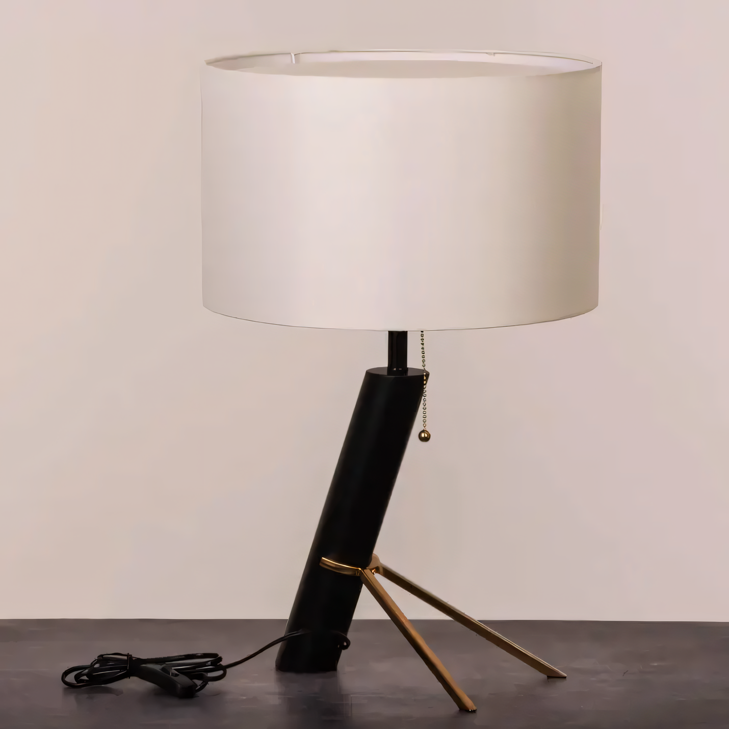 Sleek Black and Gold Table Lamp for Living Room