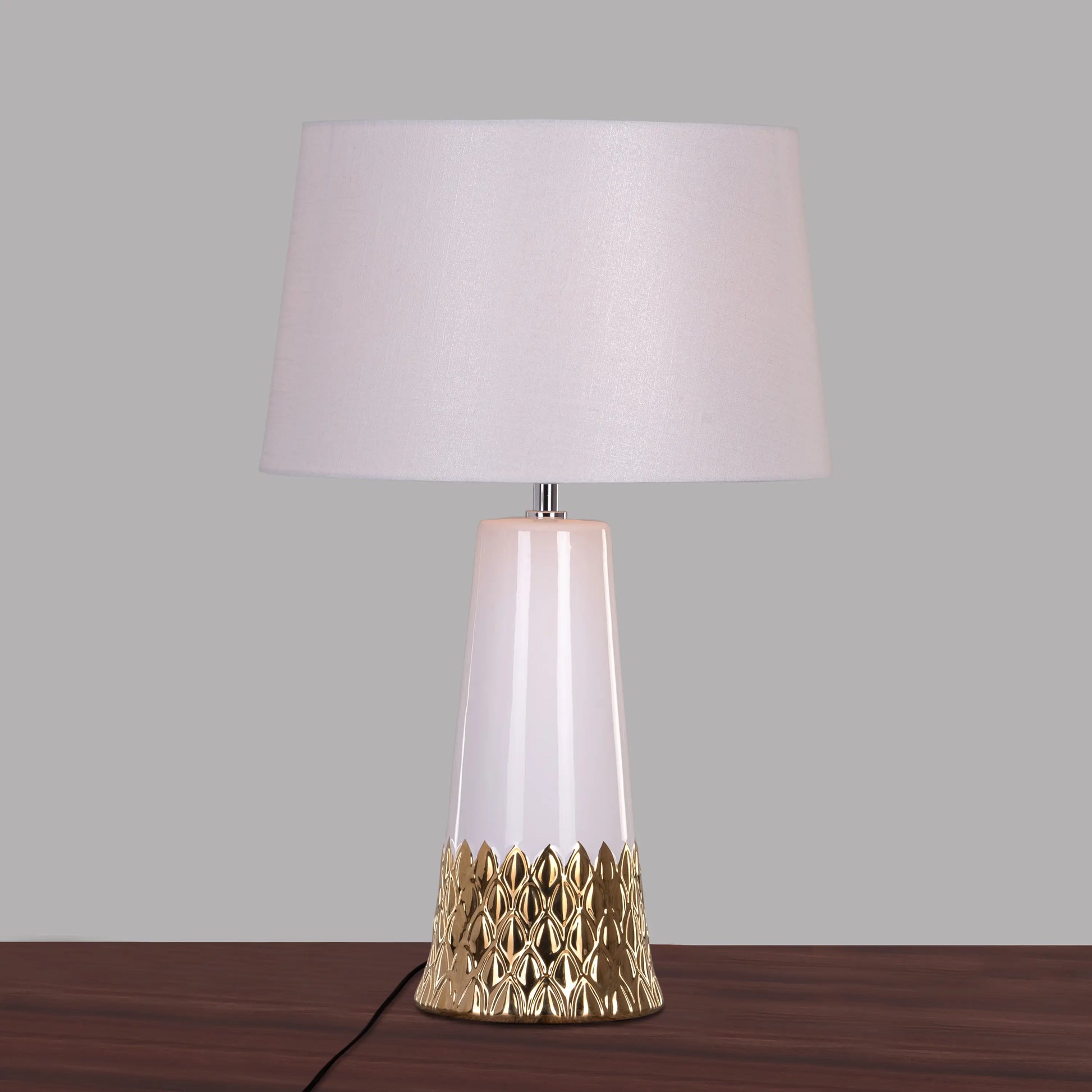 Elegant White Ceramic Table Lamp with Gold Accents