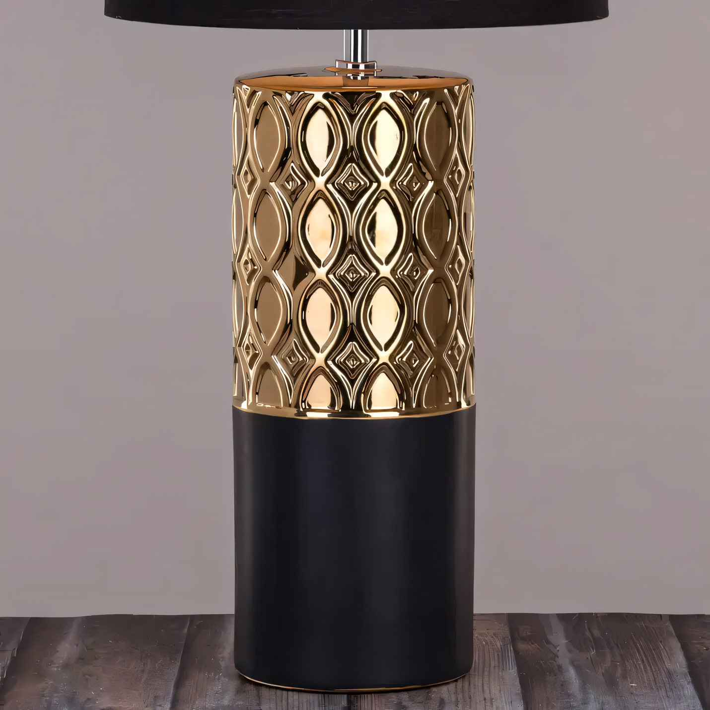 Regal black and gold lamp for elegance