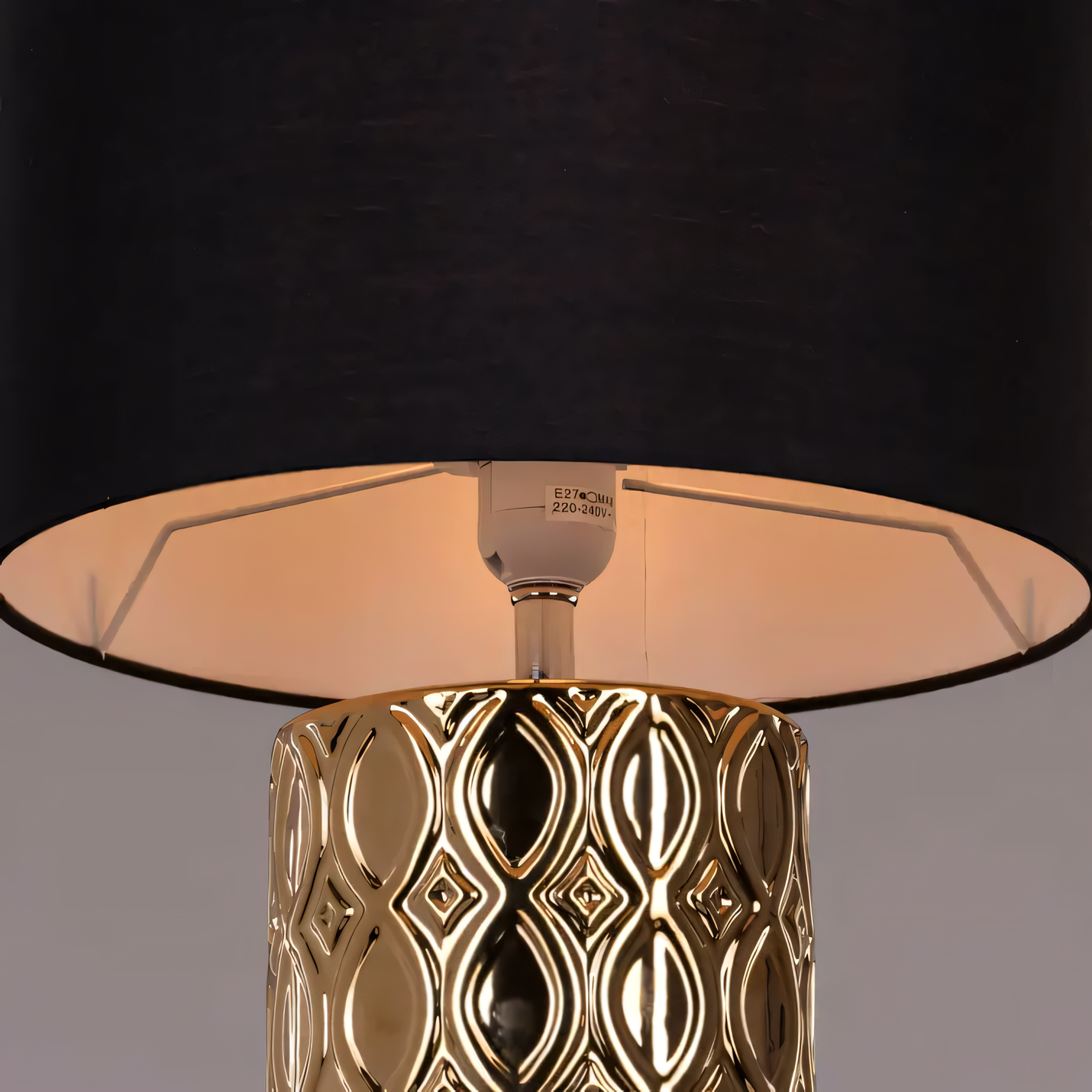 Sophistication meets modernity in this ceramic table lamp