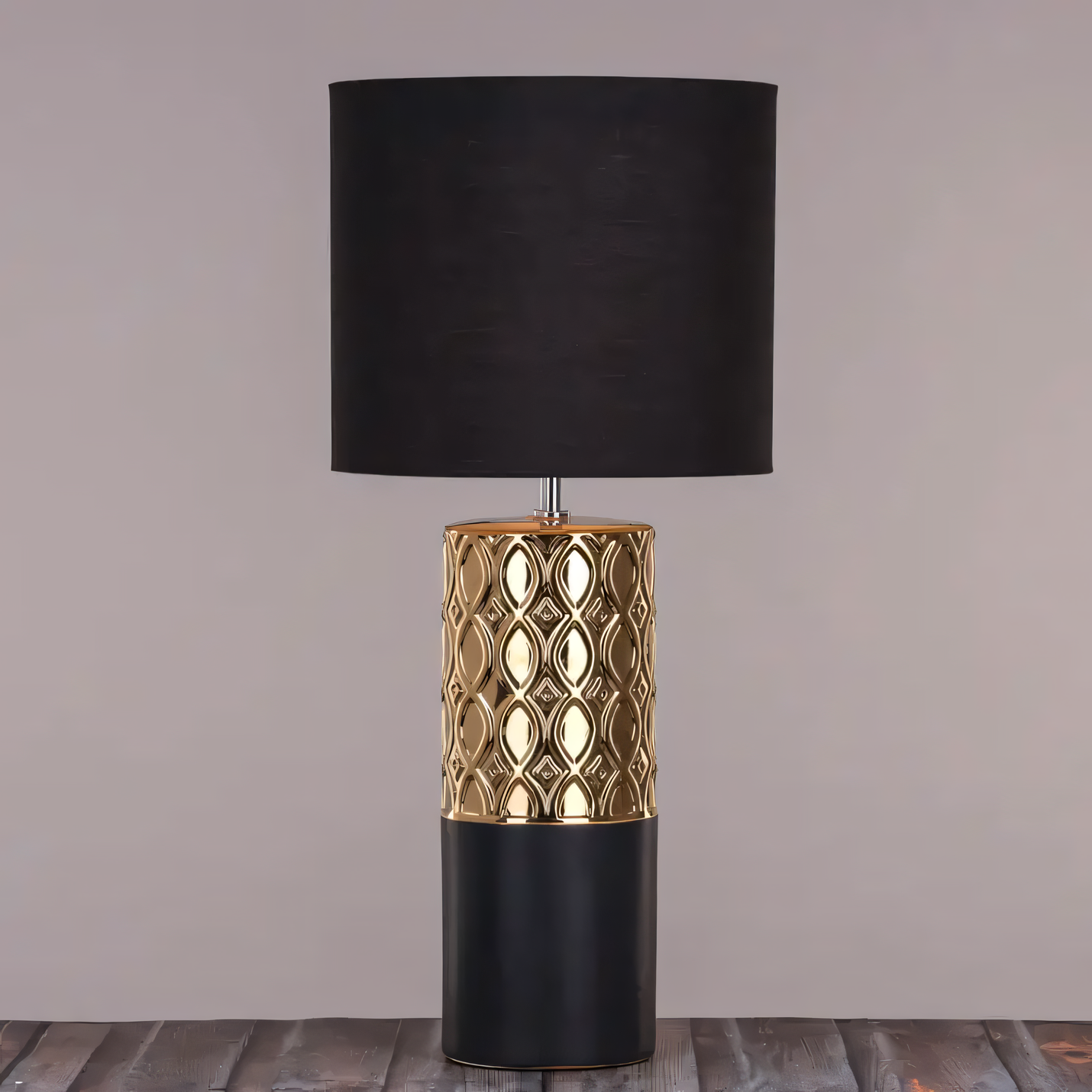 Exquisite black and gold lamp for a touch of grandeur