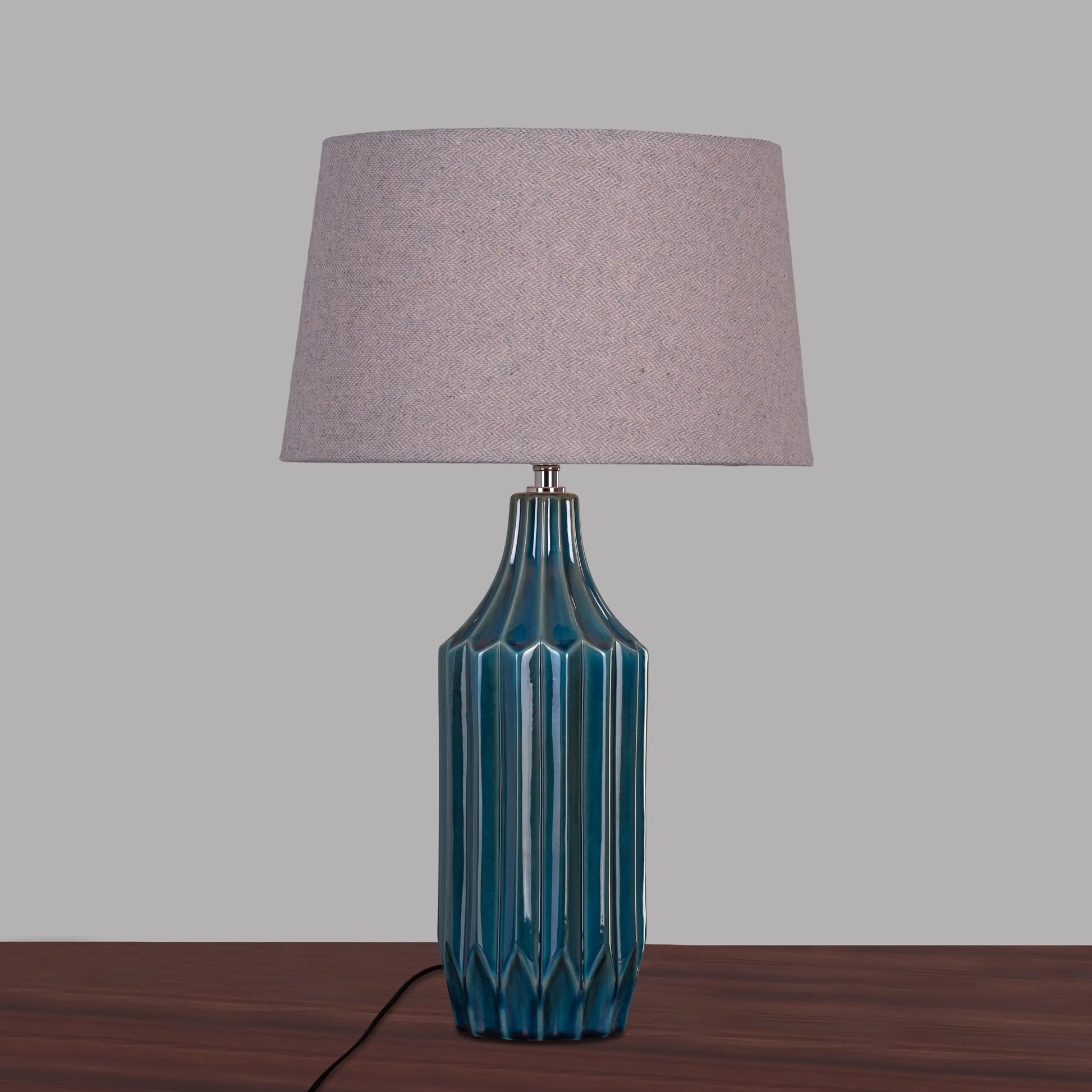 Coastal-inspired ceramic lamp with fabric shade