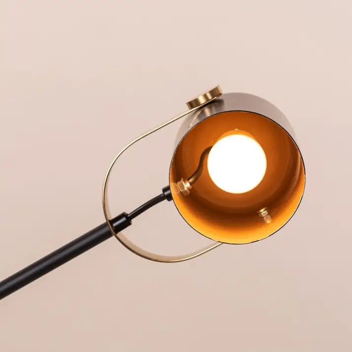 Adjustable height and swiveling shade table lamp