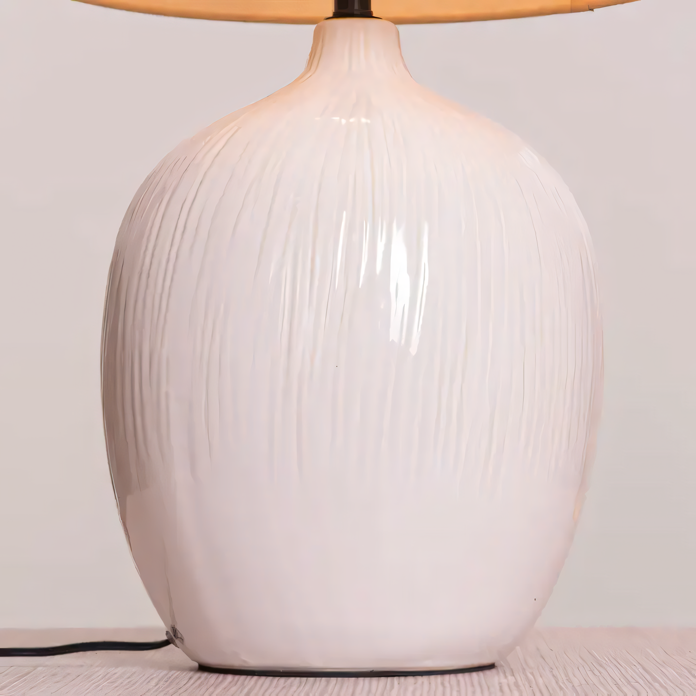 Adjustable neck and shade for optimal illumination