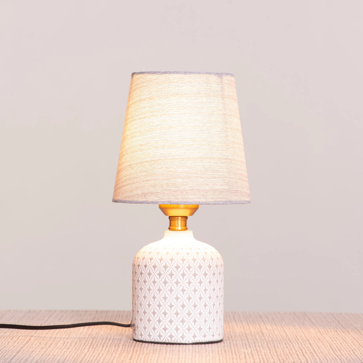 Minimalist Bedroom Table Lamp
