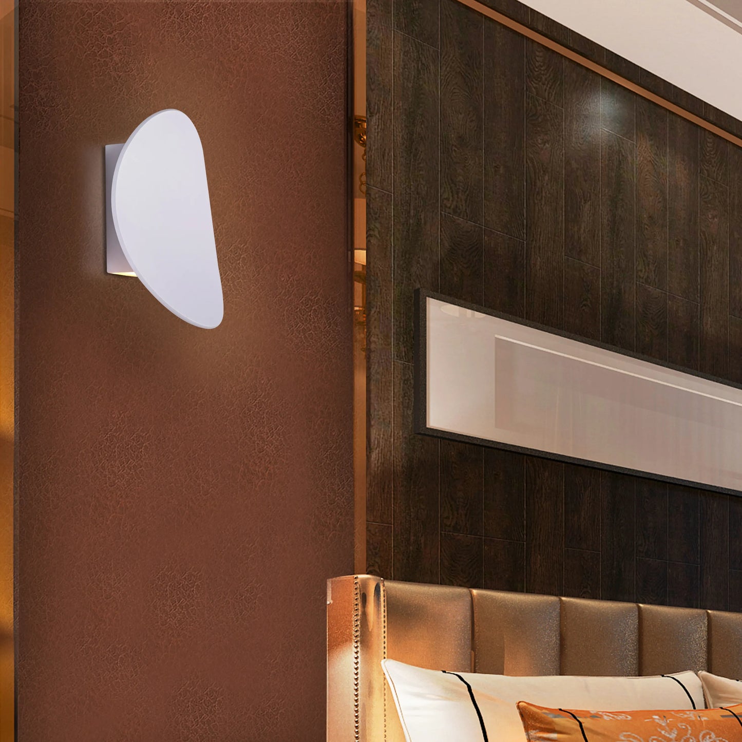 Insightful Wall Light – minimalist and modern wall light with a refined design, providing warm ambient lighting for a cozy and elegant atmosphere.