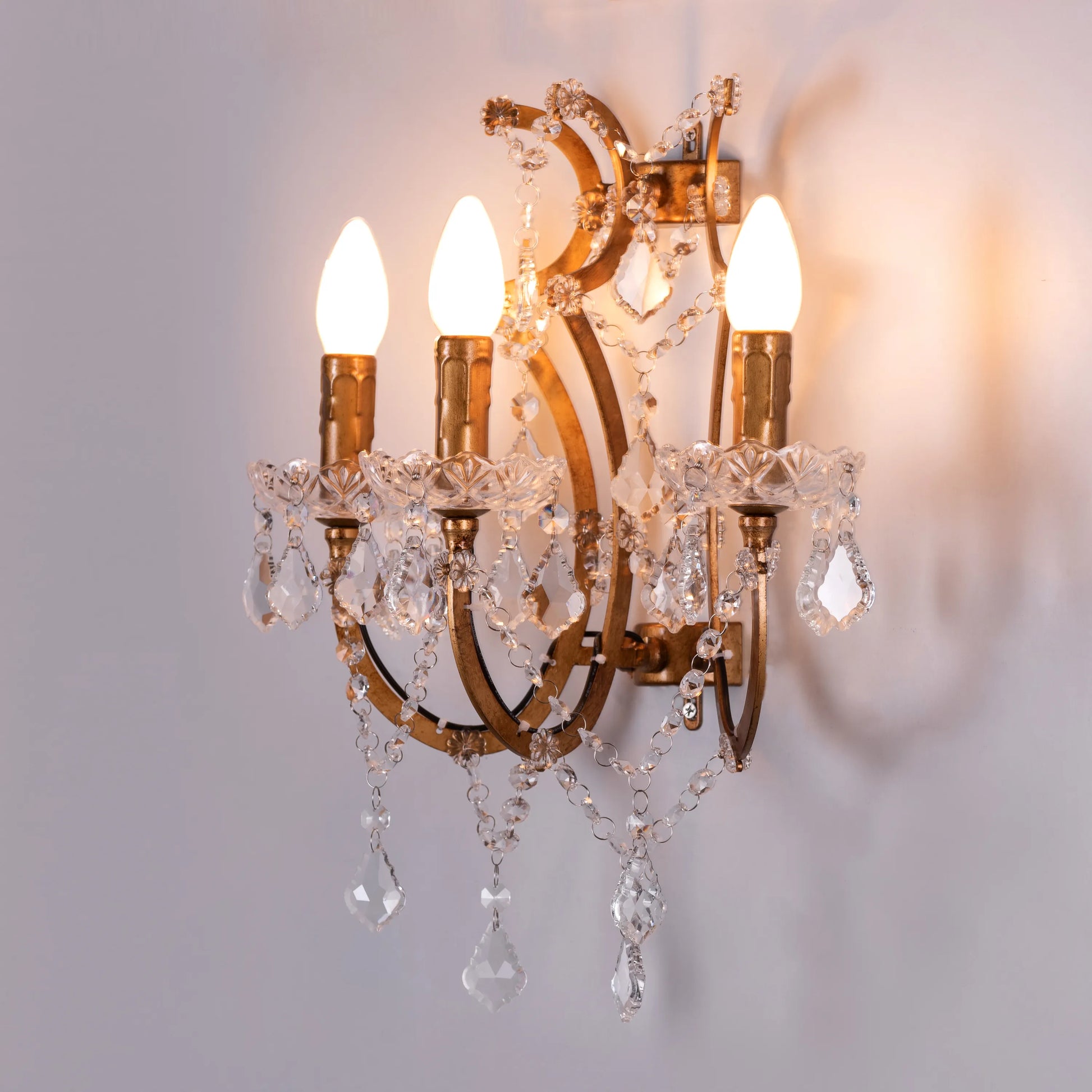 French Restoration Crystal Wall Light – luxurious wall light with intricate crystal accents and a classic design, casting a warm, ambient glow for a timeless and elegant atmosphere.